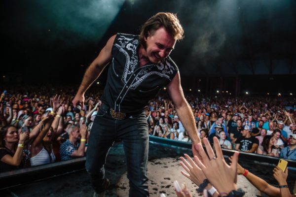 Morgan Wallen w/ crowd