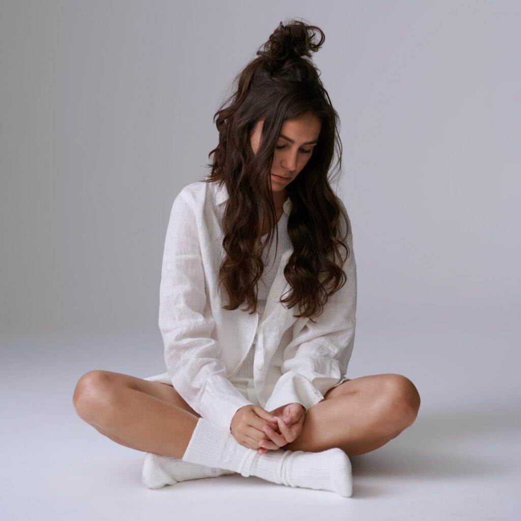 Amy Shark Speaks About Loneliness On "Cry Forever"