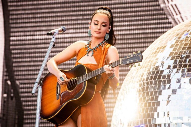 Kacey Musgraves sophmore album " star-crossed " is out now