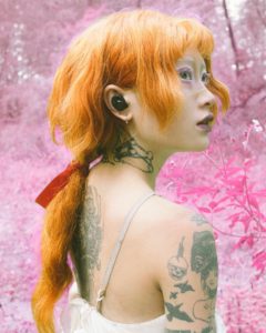 yuele in the DBSHOYOB music video