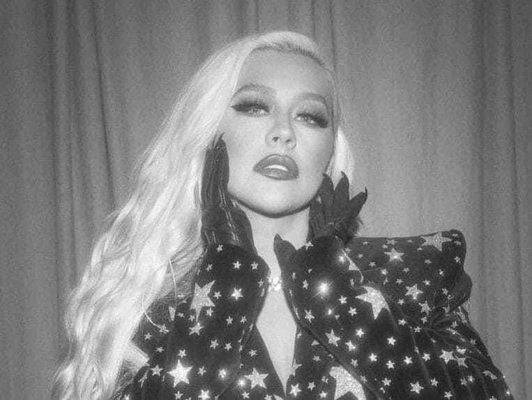 Christina Aguilera music icon award