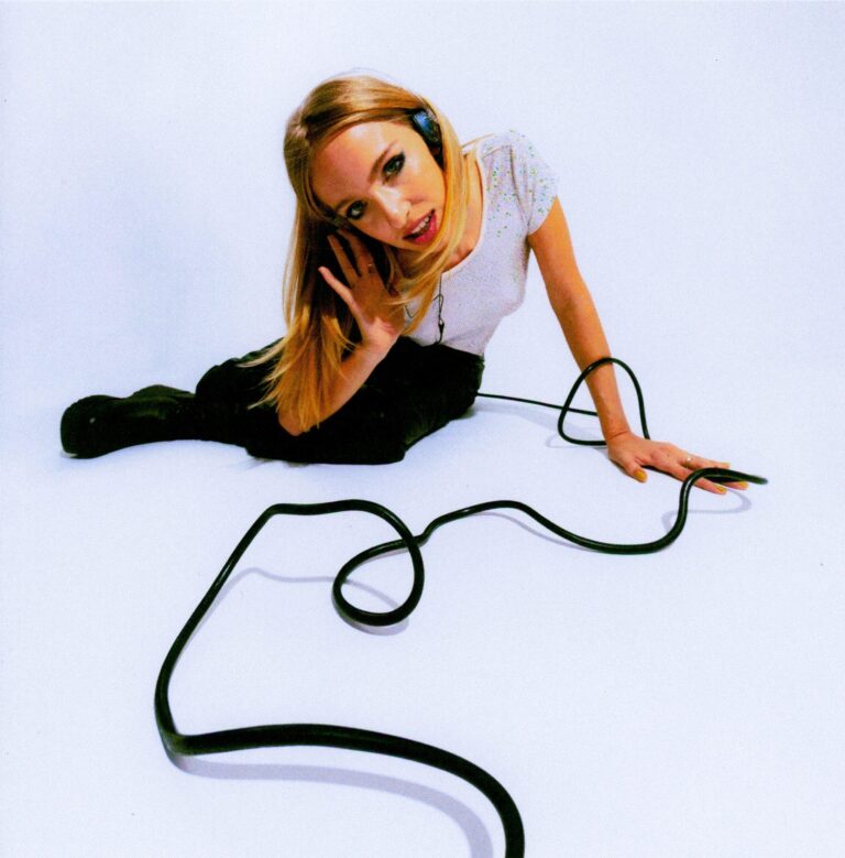 Maude Latour headphones