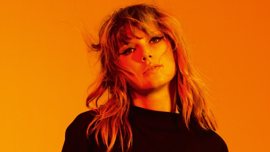 Taylor Swift Hints at 1989 (Taylor's Version) with New Song