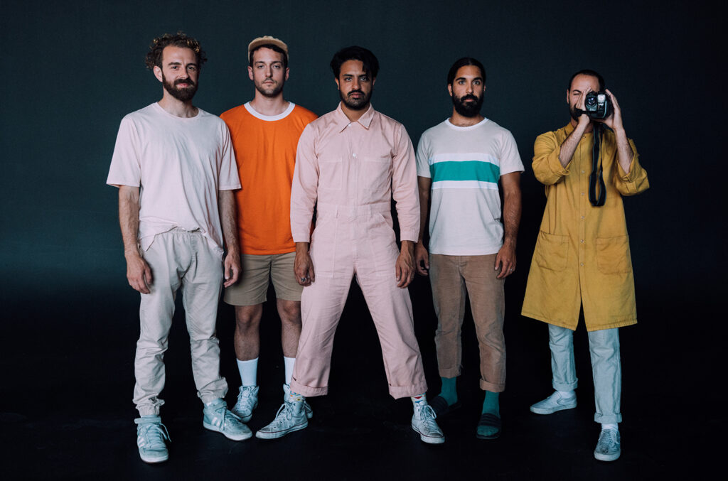 ▶ Featured Artist: Young the Giant Gives Fans A "Wake Up" Call