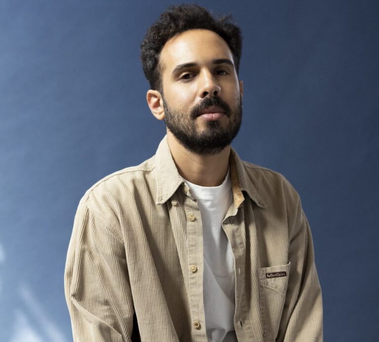 This week's Music Discovery is contemporary R&B producer D Fine Us who released his debut album, "Safe To Disconnect," a sonic masterpiece that combines bluesy instrumentals and classic storytelling.