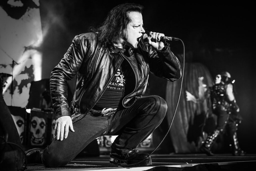 The new year is upon, it would've been great to end things in a rockin' way! However, The Misfits canceled their show. Let's find out why!