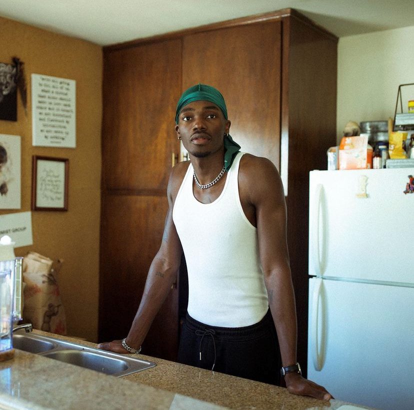 TOBi, today's Music Discovery, doesn't play around on his new EP, switching between hot bars, needed animation and lovey feelings-- leaving fans with a 'Hoodwinked' experience.