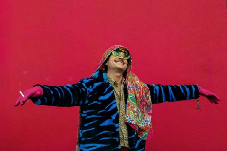 One-fourth of the group “Smoothie World” rapper Jungle Bobby releases “at the rave with my friends” produced by lentra.