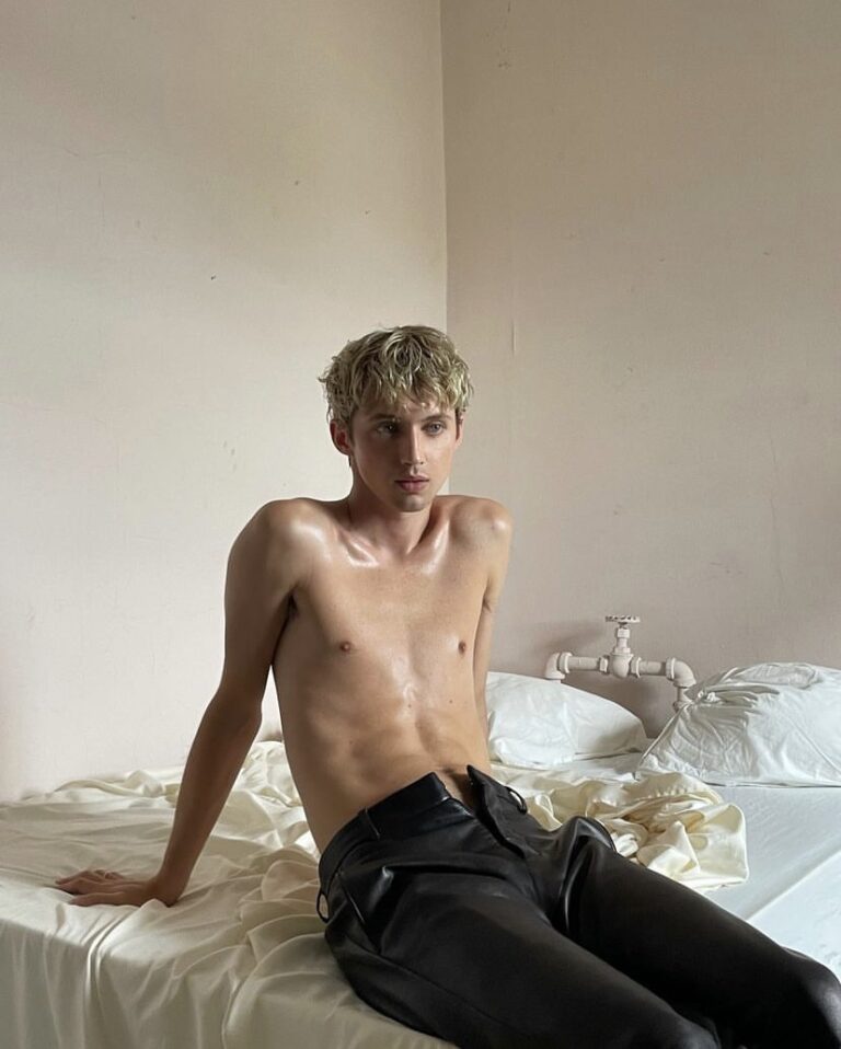 After its polarizing release, Troye's Sivan's "Rush" gets a remix featuring PinkPantheress and Hyunjin of Stray Kids.