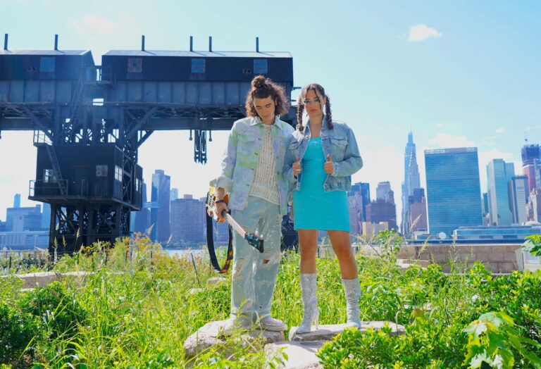 Music Daily talks to director Rebecca Chiafullo about Muo Duo's "Bunny Song" music video from their "Afterpop" EP.